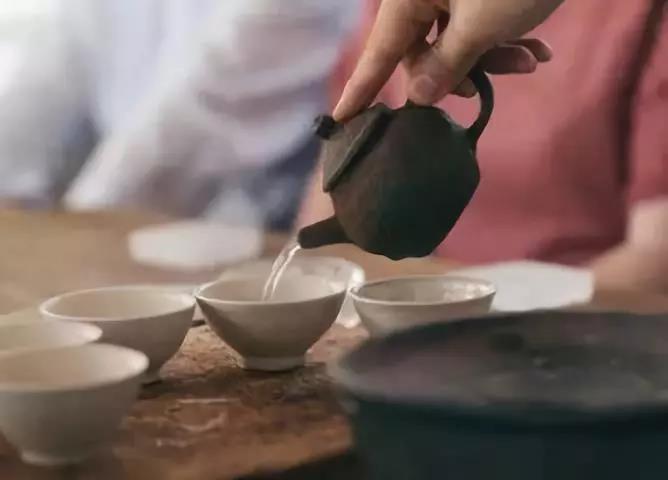 冲泡普洱茶注水方式主要关乎的五个变量