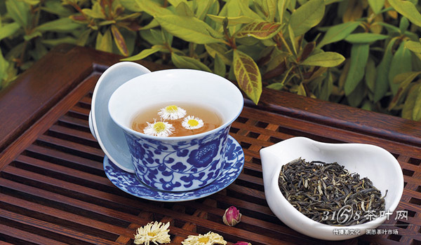 秋天喝菊花茶可以防止感冒但这些问题也需要注意