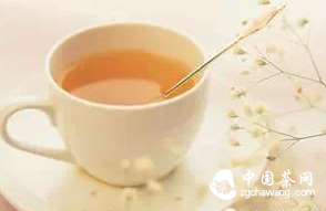 花茶温柔却有药性，饮用花茶先懂得功效