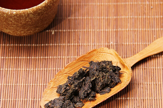 关于黑茶中有多少营养物质和保健成分