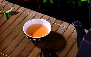 泡黑茶时哪些动作会影响水温？