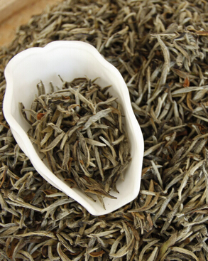 白茶的功效与作用夏天防暑多喝白茶