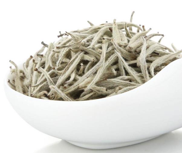两类主要的茶：青茶白茶的区别和联系