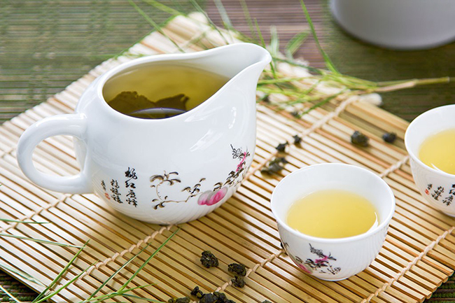 秋天喝茶养生：乌龙茶的功效及其禁忌