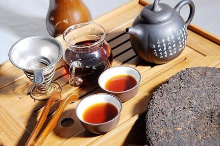 减肥喝乌龙茶好还是普洱茶好原来都是这样瘦身的！！