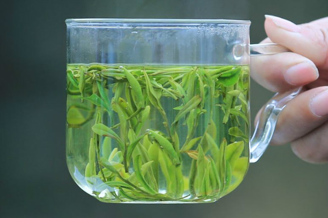 绿茶功效：常饮用绿茶可以预防皮肤癌