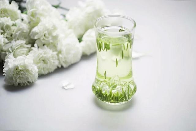如何用玻璃杯把绿茶泡出茶馆里喝到的口感？