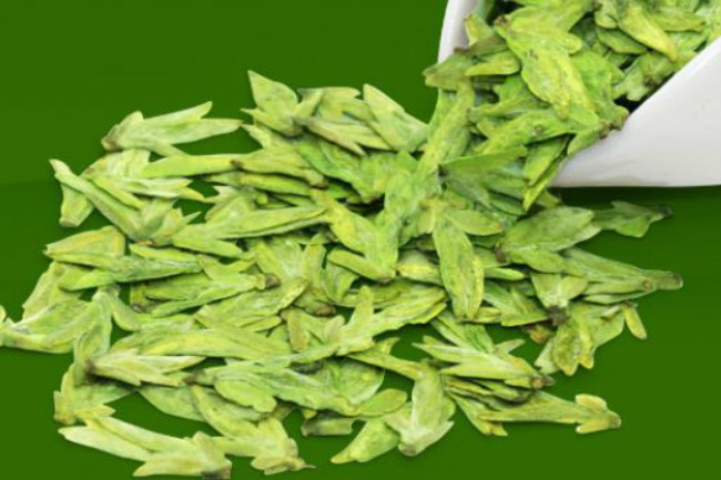绿茶功效：绿茶加冰糖可以缓解咽喉炎