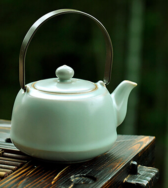 喝茶的好处绿茶与菊花茶好处大比拼