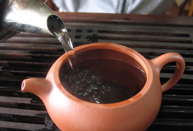 绿茶要怎么泡，能不能用紫砂壶冲泡？