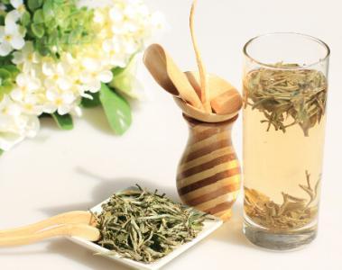 白茶和绿茶区别，白茶怎样冲泡呢？