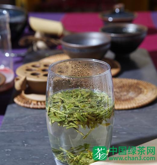 中国绿茶网奉上四招绿茶界须知：如何辨别狮峰龙井优劣