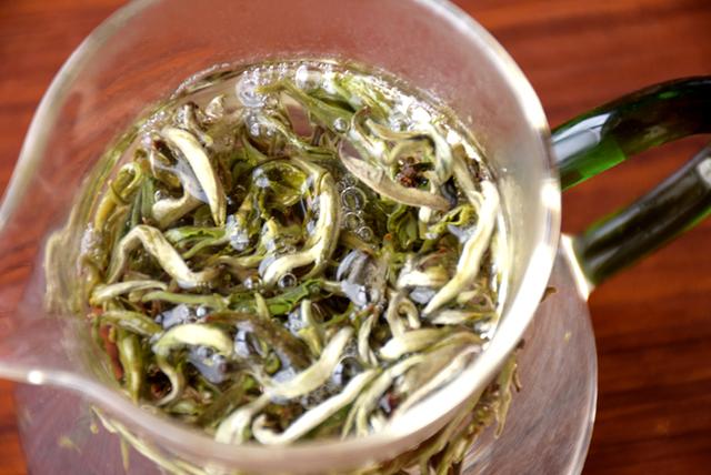 学点绿茶知识，如何鉴别新旧绿茶，去年的绿茶今年还能不