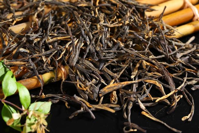 普洱茶知识解析：普洱茶是不是绿茶呢