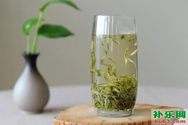 卷曲型绿茶的代表蒙顶甘露