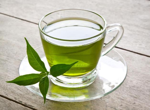 绿茶的妙用：绿茶热敷去眼袋方法介绍