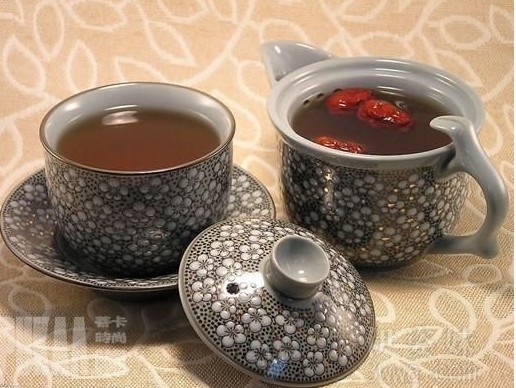 女人滋补妙品：红枣泡茶的功效与作用