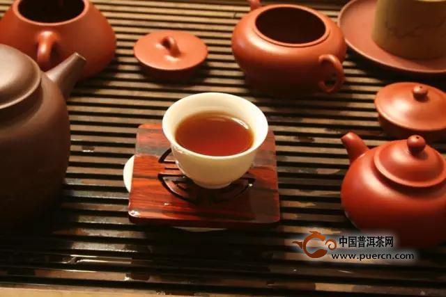 选茶，根据紫砂壶的容量来
