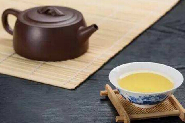 饮淡茶可以养生然而饮浓茶则有损健康