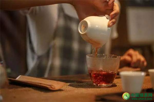 如何选择适合自己的茶？喝什么茶能达到健康养生效果？