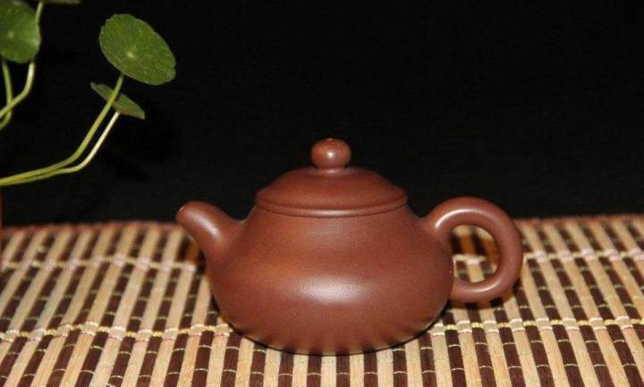 如何根据紫砂壶的高矮选择所泡之茶？