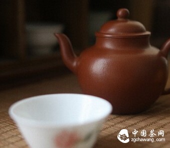 泡茶，铁壶、紫砂壶、玻璃壶、银壶选哪种好？