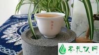 普洱茶的拼配注重的是茶叶内含物质的“优势互补”