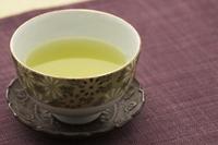 巧妙应用茶水可解除或防治许多常见病痛