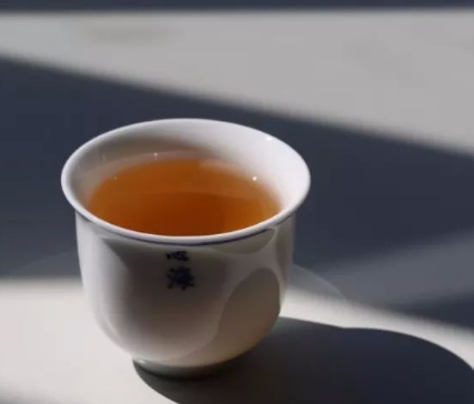 普洱茶生茶发酸的原由及其解决办法的介绍！