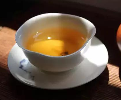 为何茶汤会有一股酸涩苦味？