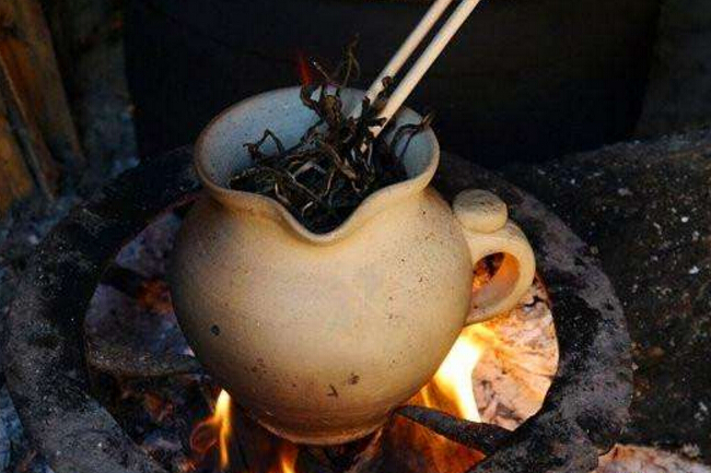 熬茶一种青海人冬天用茯茶来熬制的茶