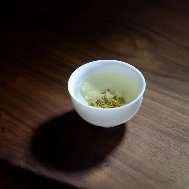 陆羽品泉烹茶鉴水的故事