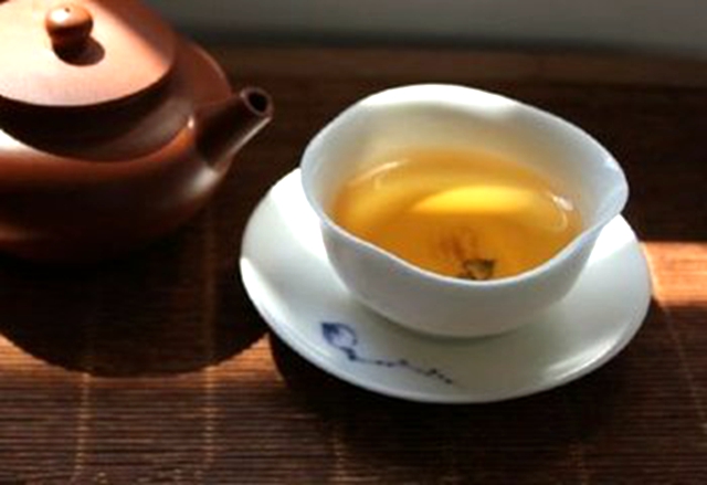 茶汤中那些泡泡的始作俑者，茶皂素只是其中一个
