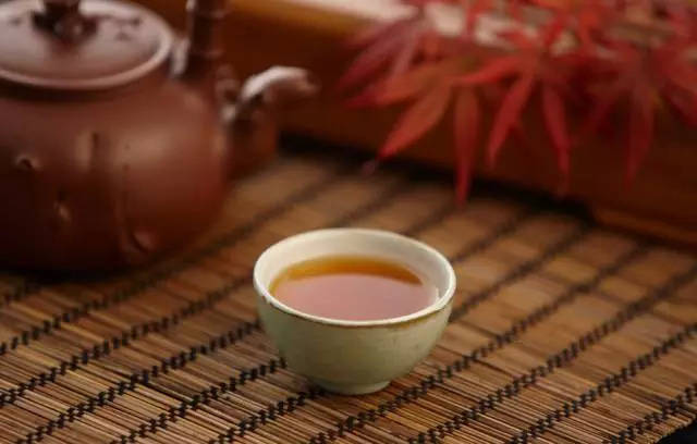 你喝的茶是否甜香可口？是因为茶中含有糖吗？