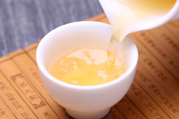 柠檬冲泡白茶有哪些功效？