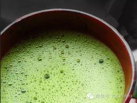 在日本茶会中，品茶前为什么要先转碗？