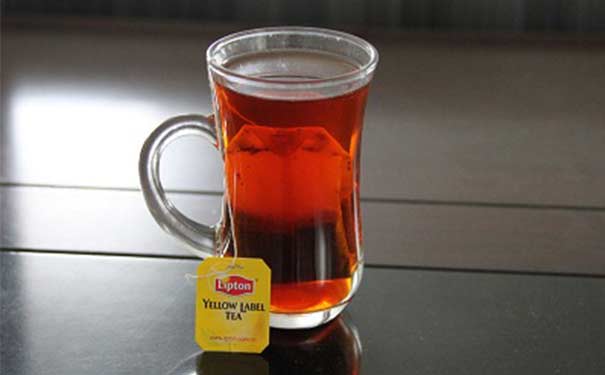立顿红茶的泡法有多种，跟牛奶或蜂蜜搭配效好