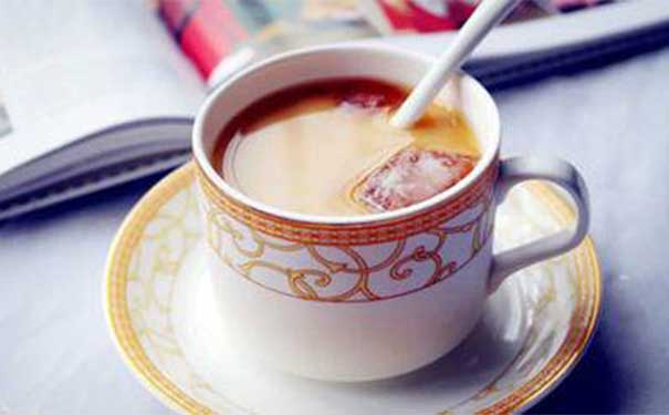 红茶配牛奶有护胃、治疗溃疡的效果