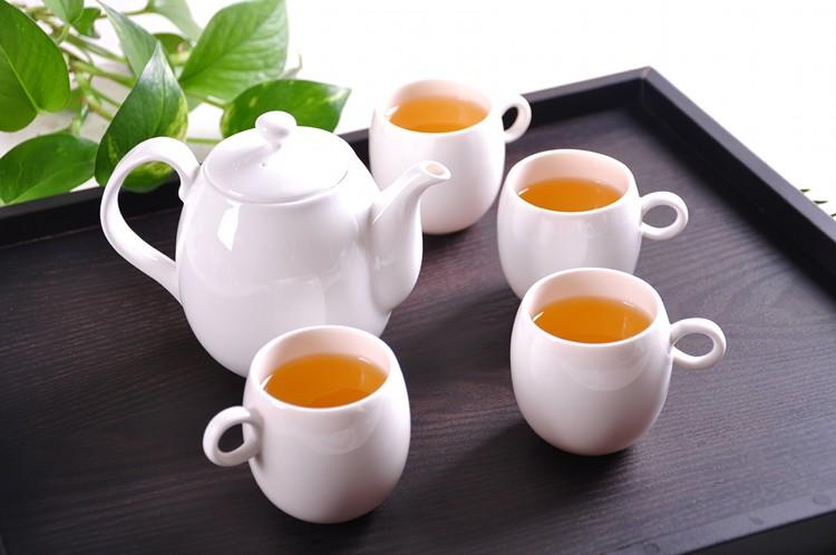 白茅根茶 清热凉血 止血利尿 抗菌功效