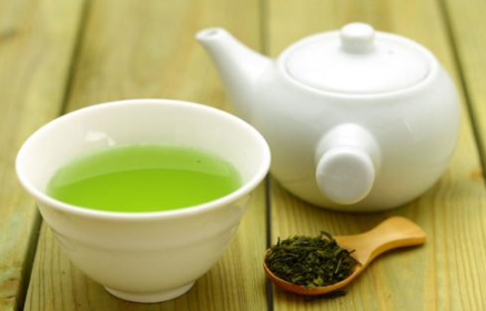 绿茶漱口真的可以美白牙齿吗 绿茶漱口有什么好处？