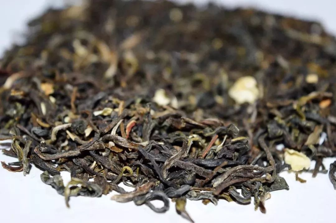 如何判断茶叶过期，过期茶有何妙用?