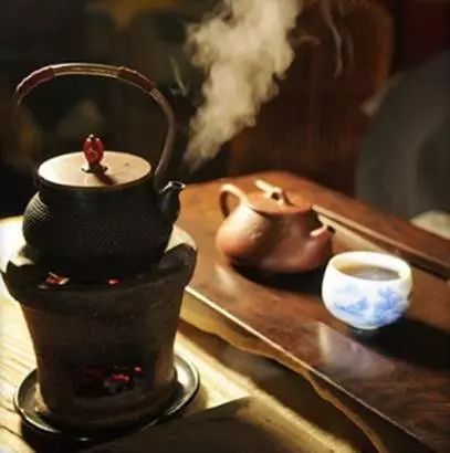 你知道维吾尔族是如何煮砖茶吗？