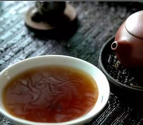 茶汤上有白色的“雾气”，是怎么回事？ 茶雾是怎么形成的？