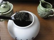 青岛崂山绿茶价格差别大 需闻香观色鉴真假