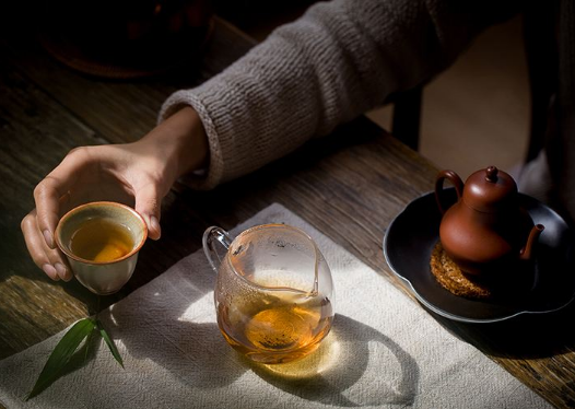 湖南黑砖茶的有哪些特点 一篇文章让你了解黑砖茶