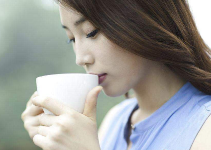 女人喝绿茶的好处和坏处