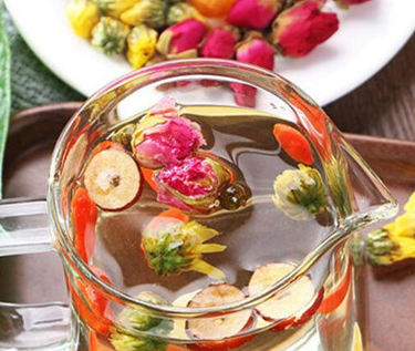 哪些人不能喝玫瑰花茶？建议胃寒、腹泻的人不要喝！