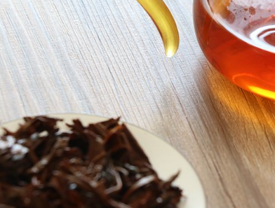 红茶在夏天喝多了是否会上火？