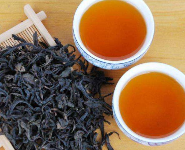 铁观音是绿茶，大红袍则属于红茶，这一说辞是否正确？