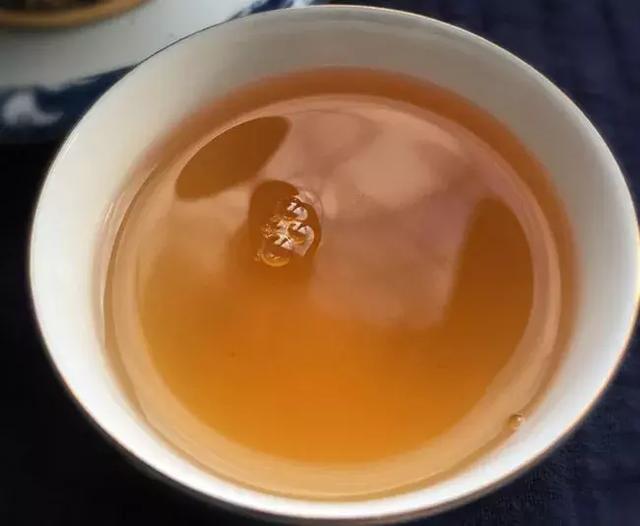 撬茶新招：如何将又硬又紧的沱茶撬散？